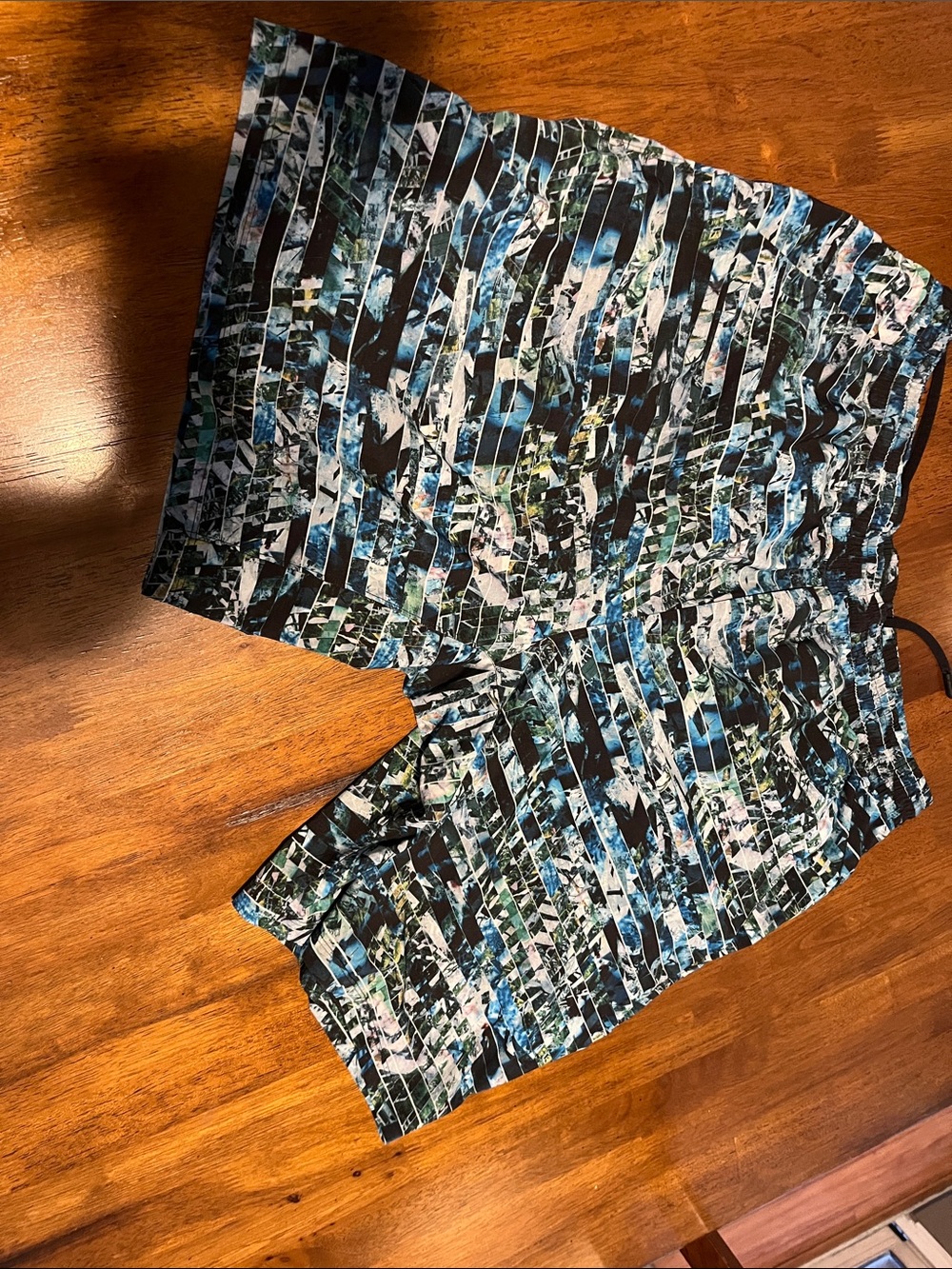 lululemon pacebreaker xl 7in blue /green / ocean print